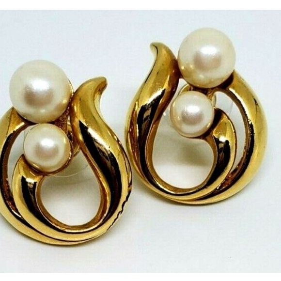 Vintage AVON Modern Elegant Pearl Accent Polished Gold Pierced Earrings - Picture 5 of 5